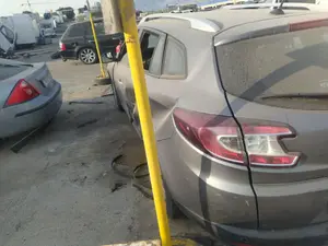 Foto de LUNA CUSTODIA TRASERA IZQUIERDA RENAULT MEGANE III SPORT TOURER 1.9 dCi Diesel (131 CV / 96 KW)