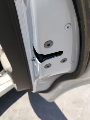 Foto de CERRADURA PUERTA TRASERA DERECHA NISSAN MICRA (K14) 1.0 12V CAT (71 CV / 52 KW) referencia 825015FA0A