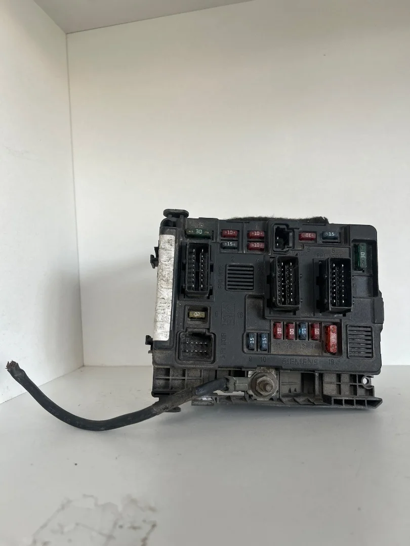 Foto de CAJA RELES / FUSIBLES PEUGEOT 308 referencia 9636079389
