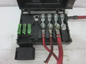 Foto de CAJA RELES / FUSIBLES VOLKSWAGEN GOLF IV BERLINA (1J1)(10.1997) 1.6 16V (105 CV / 77 KW) referencia 1J0937550 foto 5