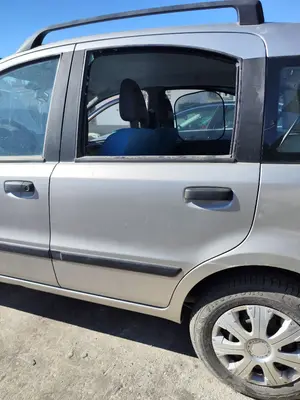Foto de PUERTA TRASERA IZQUIERDA FIAT II PANDA (169) 1.2 CAT (60 CV / 44 KW)