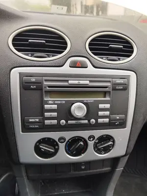 Foto de SISTEMA AUDIO / RADIO CD FORD FOCUS BERLINA (CAP) 1.6 TDCi CAT (90 CV / 66 KW)