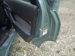 Foto de CERRADURA PUERTA TRASERA DERECHA FORD FOCUS FAMILIAR (CAK) 1.8 TDDI Turbodiesel CAT (90 CV / 66 KW)