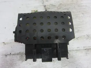 Foto de CAJA RELES / FUSIBLES FORD KA (CCQ) 1.3 CAT (50 CV / 37 KW) foto 4