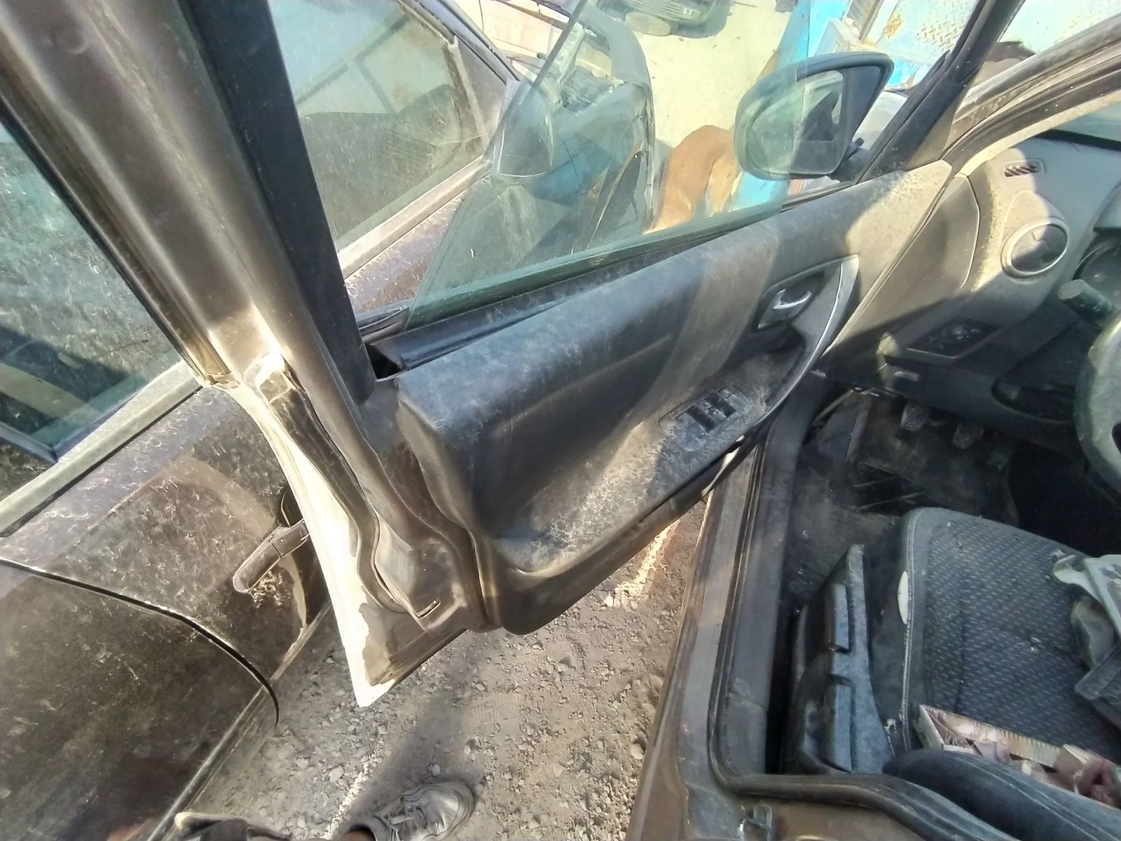 Foto de CERRADURA PUERTA DELANTERA IZQUIERDA NISSAN QASHQAI (J10) 1.5 dCi Turbodiesel CAT (106 CV / 78 KW)