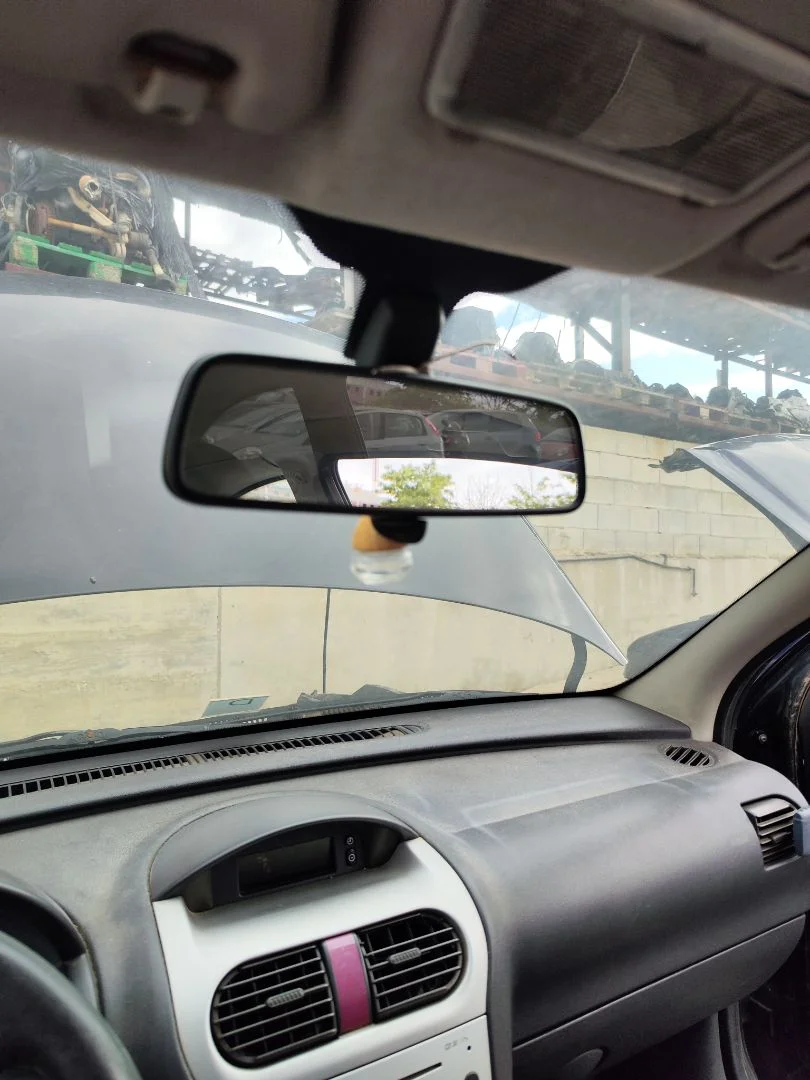 Foto de RETROVISOR INTERIOR OPEL CORSA C 1.2 16V CAT (Z 12 XEP / LB4) (80 CV / 59 KW)