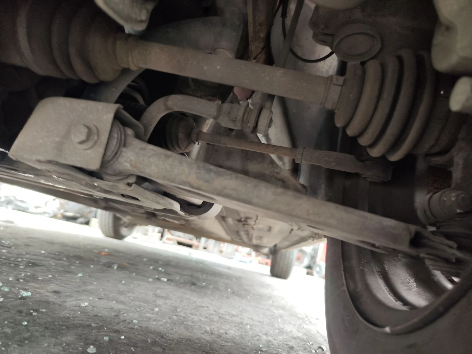 Foto de BRAZO SUSPENSION DELANTERO IZQUIERDO FORD FIESTA (CBK) 1.4 TDCi CAT (68 CV / 50 KW)