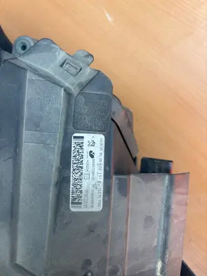 Foto de FARO DERECHO PEUGEOT EXPERT FURGÓN referencia HCR01RL00A02101 foto 2