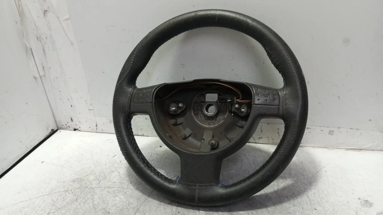Foto de VOLANTE OPEL CORSA C 1.2 16V CAT (Z 12 XE / LW4) (75 CV / 55 KW) referencia 9156010