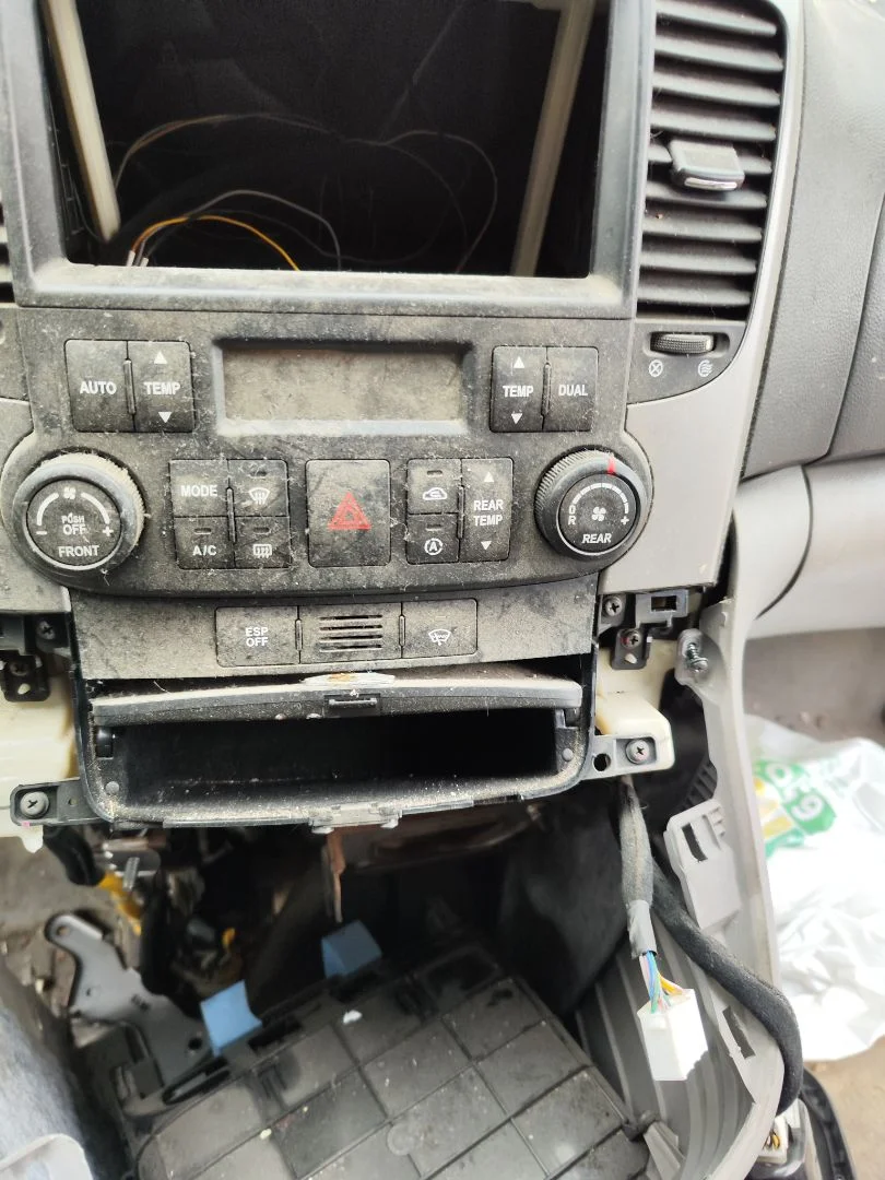 Foto de MANDO CALEFACCION / AIRE ACONDICIONADO KIA CARNIVAL 2.9 CRDi CAT (185 CV / 136 KW) referencia 973404D050QW
