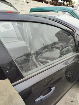 Foto de LUNA DELANTERA DERECHA OPEL CORSA D 1.3 16V CDTI (75 CV / 55 KW)