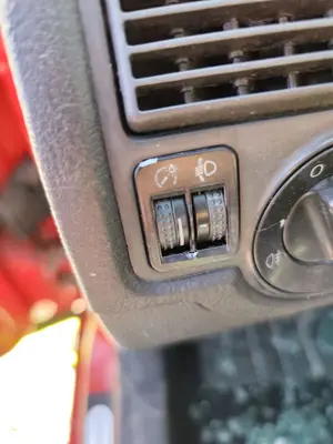 Foto de INTERRUPTOR VOLKSWAGEN GOLF IV BERLINA (1J1)(10.1997) 1.9 TDI (90 CV / 66 KW)