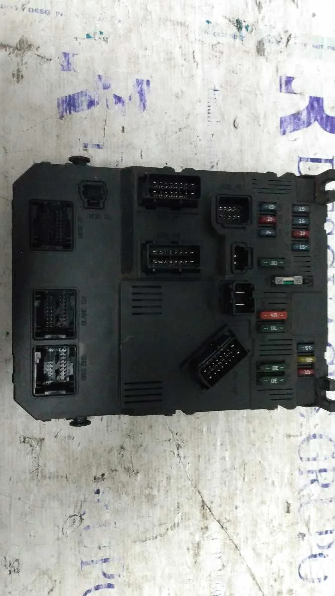 Foto de CAJA RELES / FUSIBLES CITROEN XSARA PICASSO referencia 9657999780