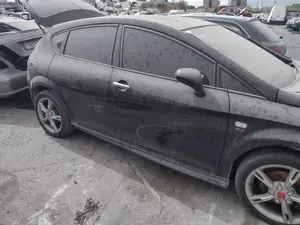 Foto de PUERTA TRASERA DERECHA SEAT LEON (1P1) 2.0 TDI (140 CV / 103 KW) referencia 1P0833056