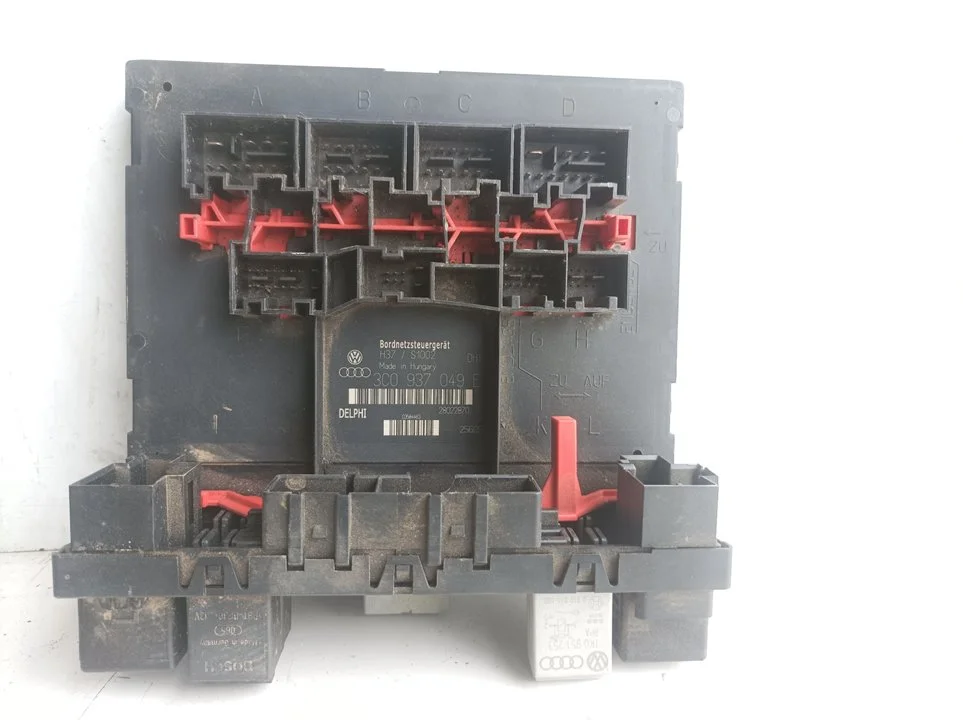 Foto de CAJA RELES / FUSIBLES VOLKSWAGEN GOLF V (1K1)(10.2003) referencia 3C0937049