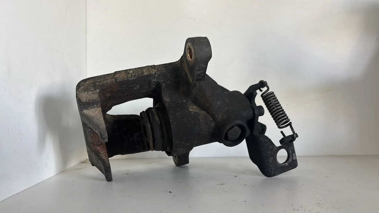 Foto de PINZA DE FRENO TRASERA DERECHA FORD MONDEO BERLINA (GE) 2.0 TDCi CAT (131 CV / 96 KW)