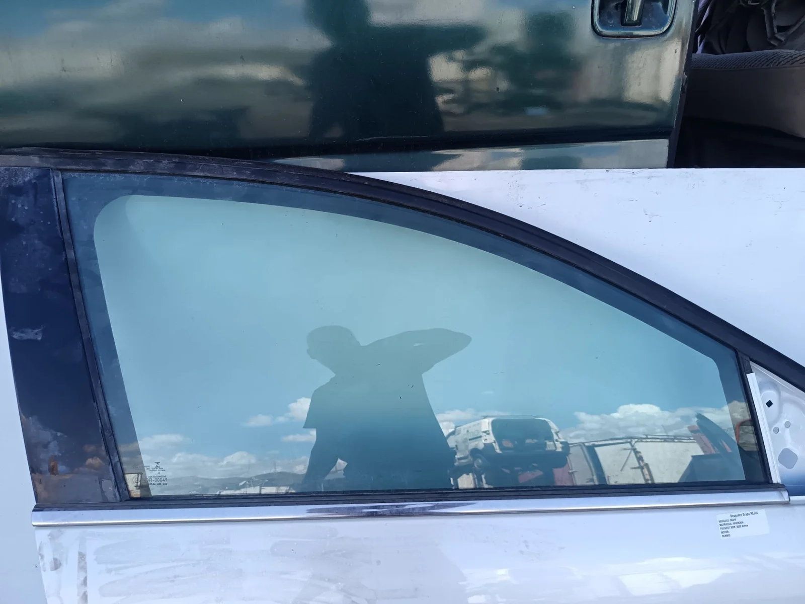 Foto de LUNA DELANTERA DERECHA PEUGEOT 3008 1.5 Blue-HDI FAP (131 CV / 96 KW)