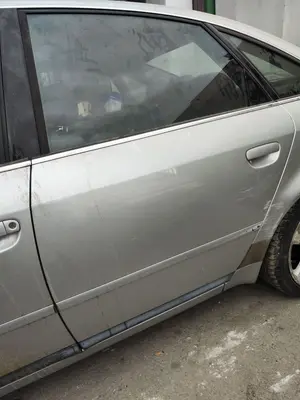 Foto de PUERTA TRASERA IZQUIERDA AUDI A6 BERLINA (4B2) 2.5 V6 24V TDI (150 CV / 110 KW) referencia 4B0833051 foto 3