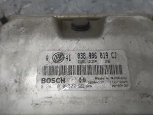 Foto de CENTRALITA MOTOR UCE VOLKSWAGEN GOLF IV BERLINA (1J1)(10.1997) 1.9 TDI (116 CV / 85 KW) referencia 038906019CJ foto 2