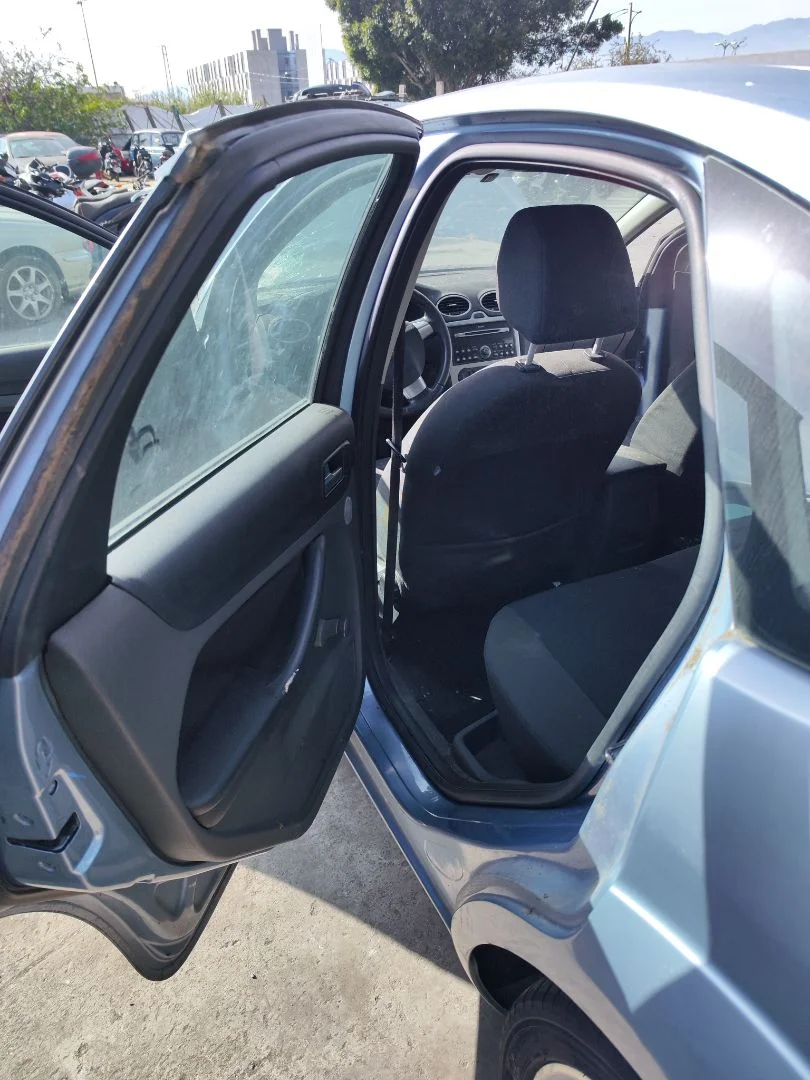 Foto de GOMAS CONTORNO PUERTA FORD FOCUS BERLINA (CAP) 1.8 TDCi Turbodiesel CAT (116 CV / 85 KW)