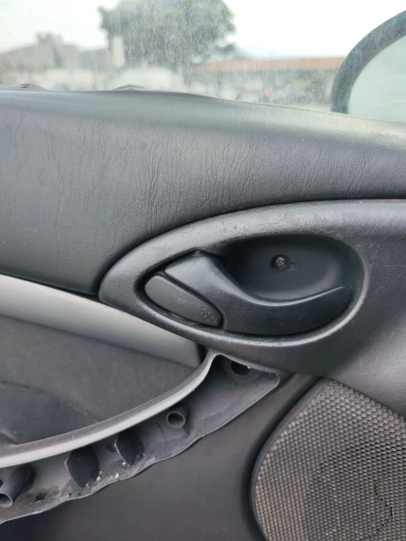 Foto de MANETA INTERIOR DELANTERA IZQUIERDA FORD FOCUS BERLINA (CAK) 1.6 16V CAT (101 CV / 74 KW)