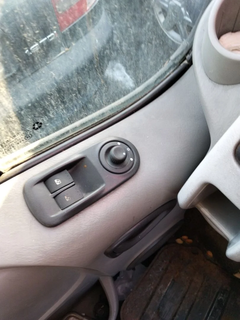 Foto de MANDO RETROVISOR RENAULT TRAFIC II COMBI 1.9 Diesel (101 CV / 74 KW)