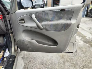 Foto de GUARNECIDO PUERTA DELANTERA DERECHA CITROEN XSARA PICASSO 1.6 16V HDi (90 CV / 66 KW) referencia 9332X5
