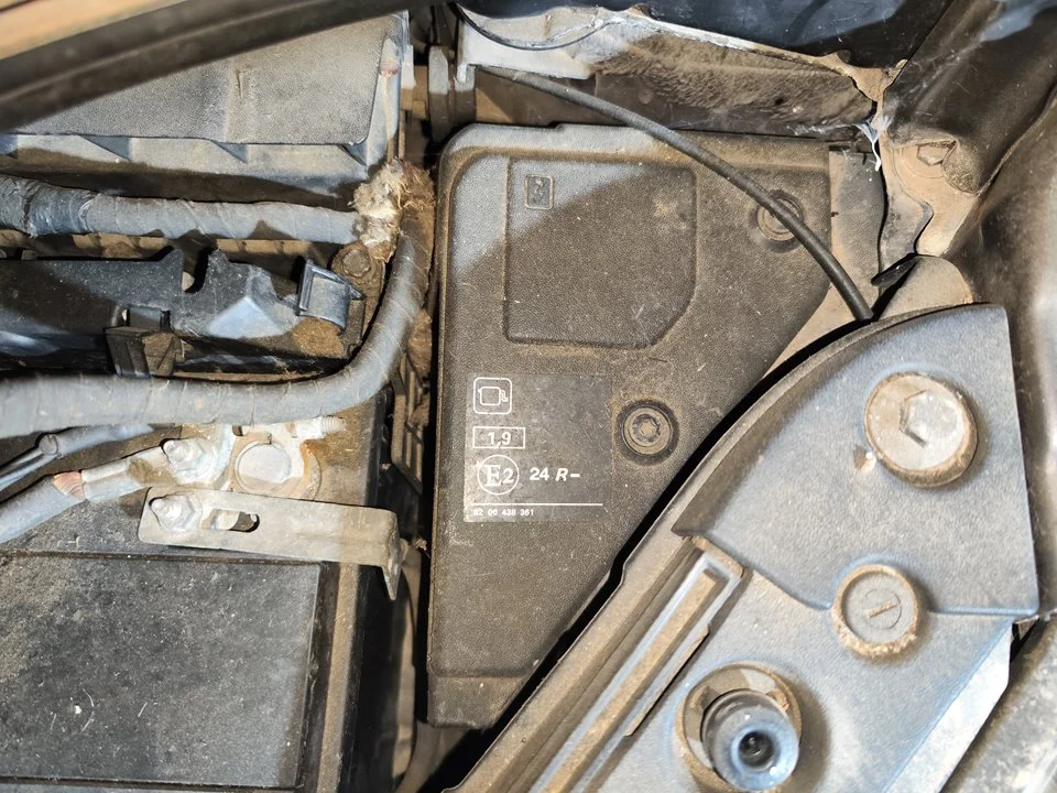 Foto de CAJA RELES / FUSIBLES RENAULT SCENIC II (JM) 1.9 dCi Diesel (120 CV / 88 KW) referencia 8200306032B