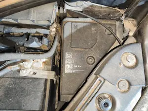 Foto de CAJA RELES / FUSIBLES RENAULT SCENIC II (JM) 1.9 dCi Diesel (120 CV / 88 KW) referencia 8200306032B