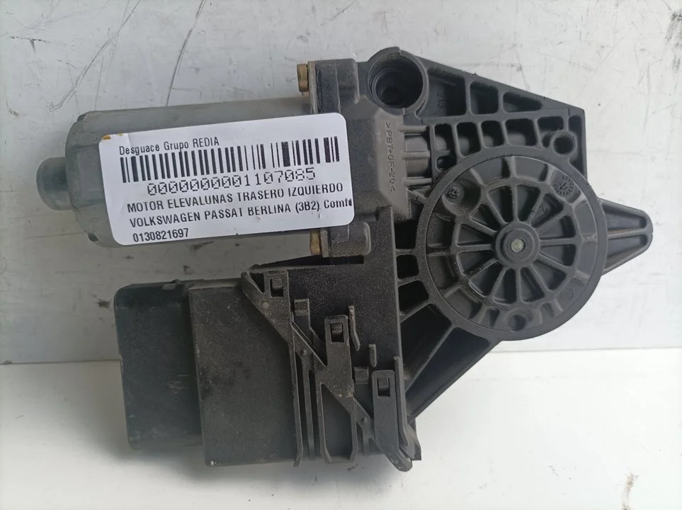 Foto de MOTOR ELEVALUNAS TRASERO IZQUIERDO VOLKSWAGEN PASSAT BERLINA (3B2) 1.9 TDI (110 CV / 81 KW) referencia 0130821697
