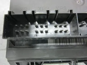 Foto de CAJA RELES / FUSIBLES SEAT IBIZA (6L1) 1.4 TDI CAT (BNM) (69 CV / 51 KW) referencia 6Q1937049D foto 4