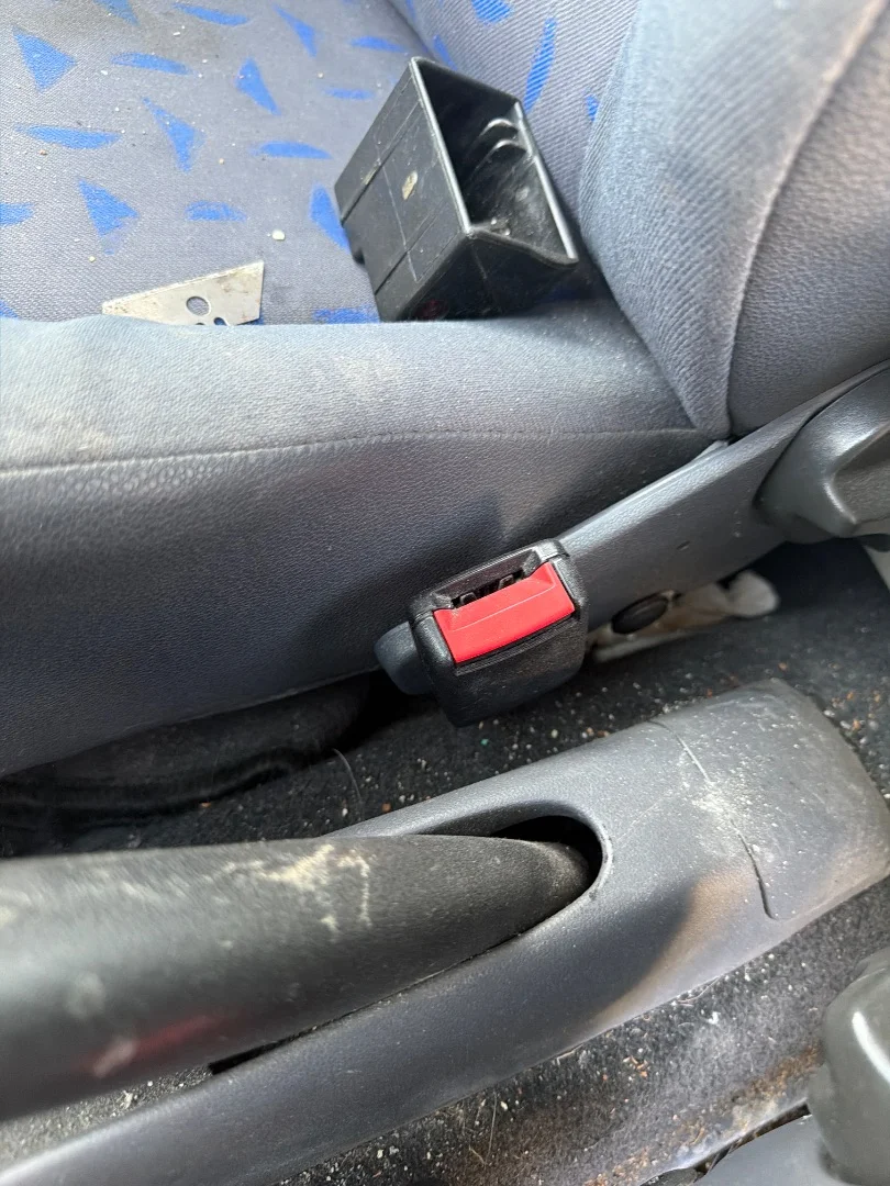 Foto de ENGANCHE CINTURON DELANTERO DERECHO SEAT CORDOBA BERLINA (6K2)