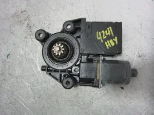Foto de MOTOR ELEVALUNAS DELANTERO DERECHO RENAULT MEGANE III BERLINA 5P referencia 807301396R