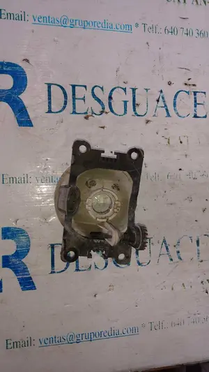 Foto de FARO ANTINIEBLA IZQUIERDO CITROEN C3 referencia A046193 foto 2
