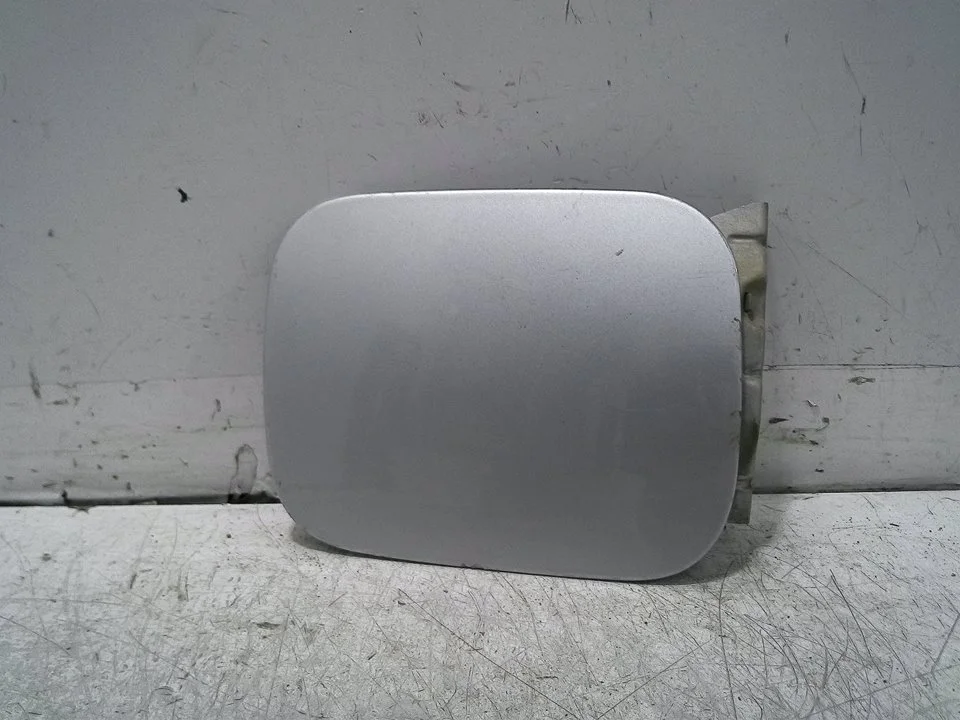 Foto de TAPA EXTERIOR COMBUSTIBLE AUDI A4 BERLINA (B5) 1.9 TDI (110 CV / 81 KW) referencia 8D5809905