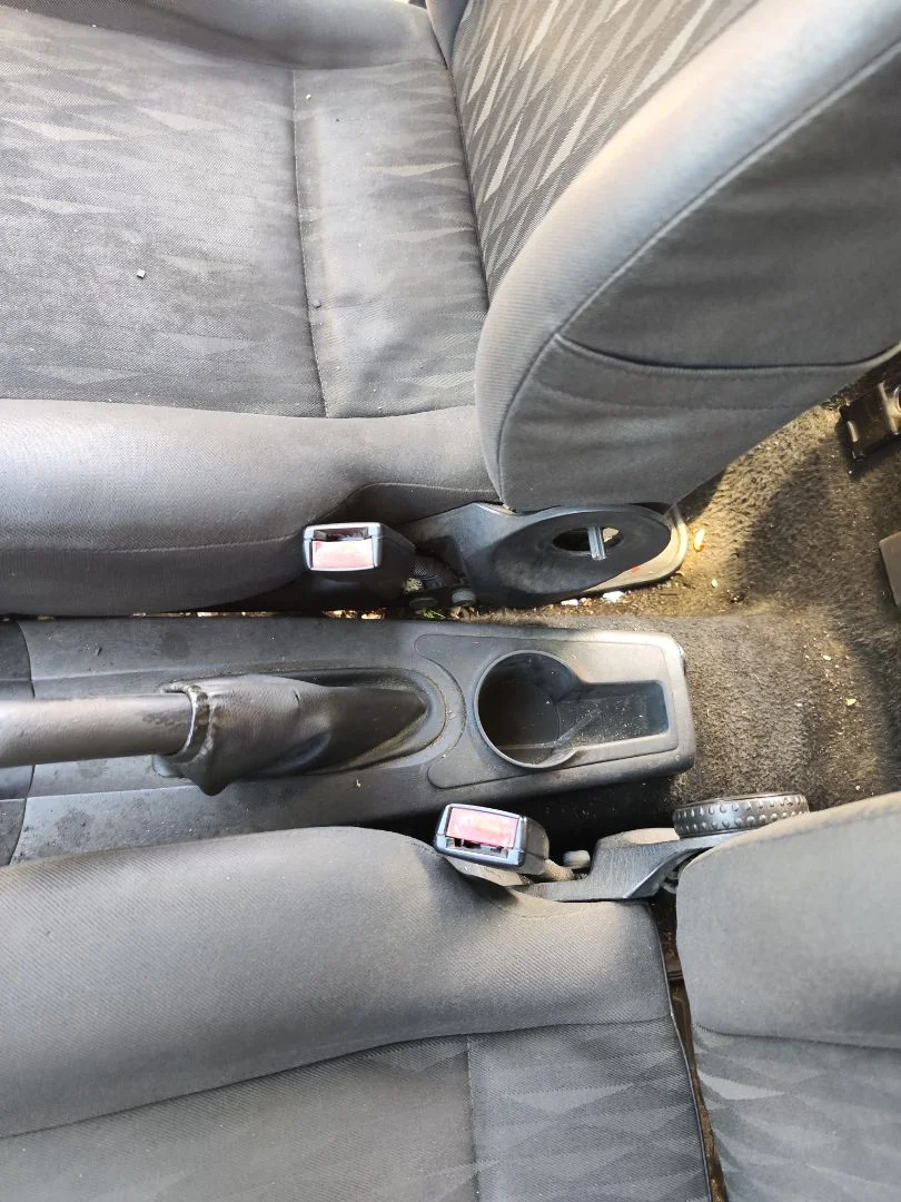 Foto de ENGANCHE CINTURON DELANTERO DERECHO FORD FOCUS FAMILIAR (CAK) 1.8 TDCi Turbodiesel CAT (116 CV / 85 KW)