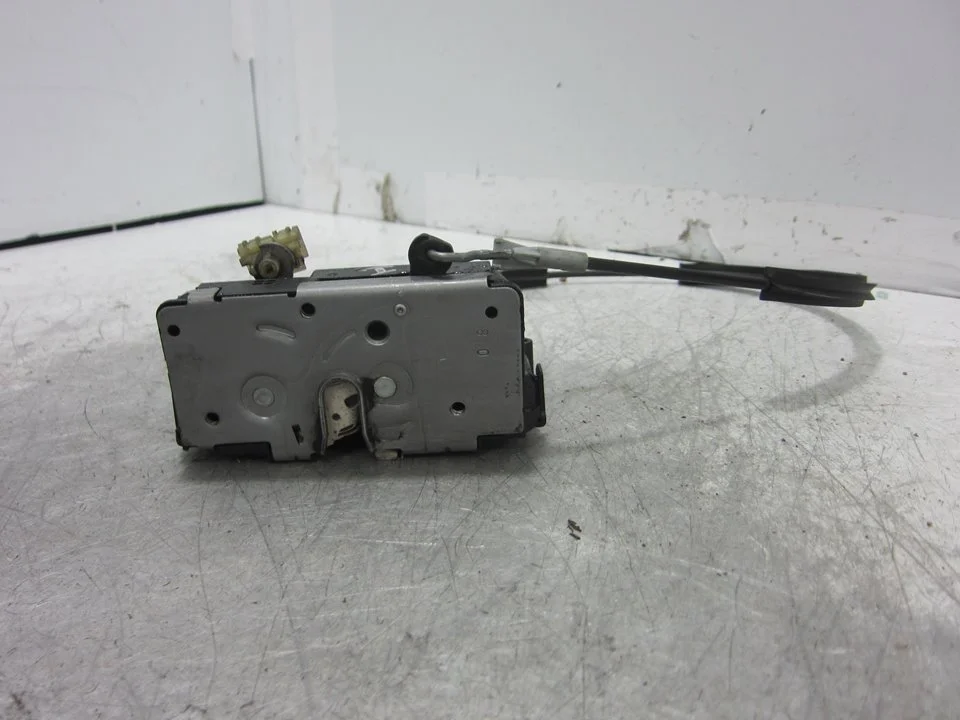Foto de CERRADURA PUERTA DELANTERA IZQUIERDA OPEL CORSA D 1.2 16V CAT (Z 12 XEP / LB4) (80 CV / 59 KW) referencia 13258271