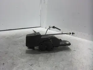 Foto de CERRADURA PUERTA DELANTERA IZQUIERDA KIA CARENS (UN) 2.0 CRDi (140 CV / 103 KW) referencia A045777