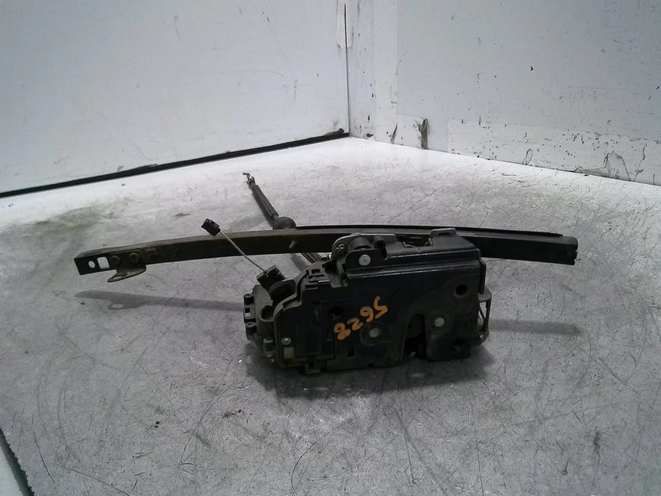 Foto de CERRADURA PUERTA TRASERA DERECHA SEAT IBIZA (6L1) 1.9 TDI (101 CV / 74 KW) referencia 3B4839016AN