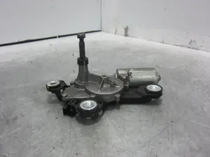 Foto de MOTOR LIMPIA TRASERO MAZDA 3 BERLINA (BK) 1.6 CD Diesel CAT (109 CV / 80 KW) referencia BP4K67450 foto 4