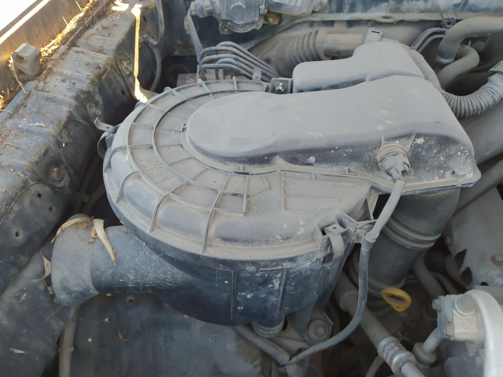 Foto de CAJA FILTRO AIRE TOYOTA LAND CRUISER (J9) 3.0 Turbodiesel (125 CV / 92 KW)
