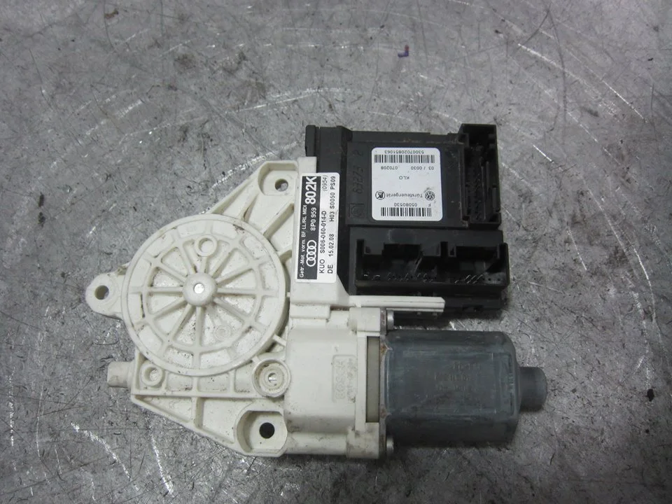 Foto de MOTOR ELEVALUNAS DELANTERO DERECHO AUDI A3 SPORTBACK (8PA) 1.9 TDI (105 CV / 77 KW) referencia 8P0959802K