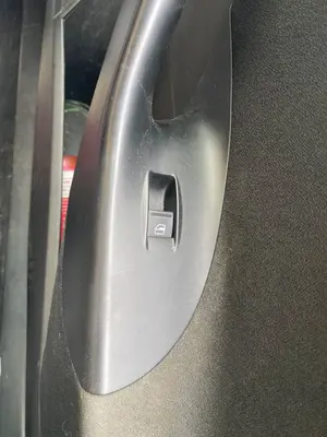 Foto de MANDO ELEVALUNAS DELANTERO DERECHO VOLKSWAGEN PASSAT BERLINA (3C2) 2.0 TDI (140 CV / 103 KW)