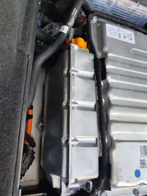 Foto de INVERTER / CONVERTER AUDI Q5 FYG Híbrido 220 kW (2.0 Ltr. - 195 kW TFSI) (299 CV / 220 KW) referencia 5QE915681D