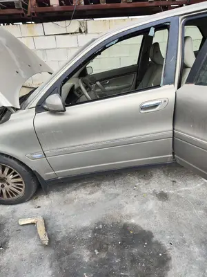 Foto de PUERTA DELANTERA IZQUIERDA VOLVO S80 BERLINA 2.4 Diesel (131 CV / 96 KW) foto 2
