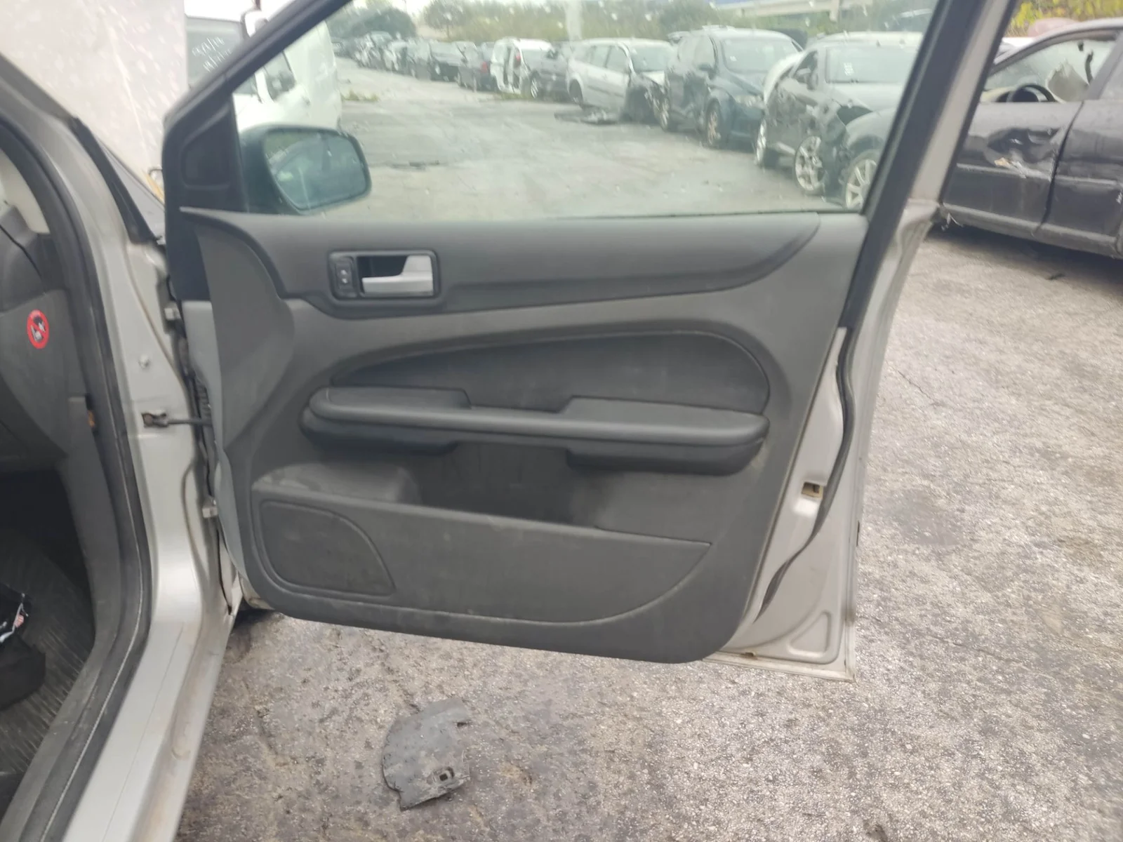 Foto de GUARNECIDO PUERTA DELANTERA DERECHA FORD FOCUS BERLINA (CAP) 1.8 Flexifuel CAT (125 CV / 92 KW) referencia 1421541