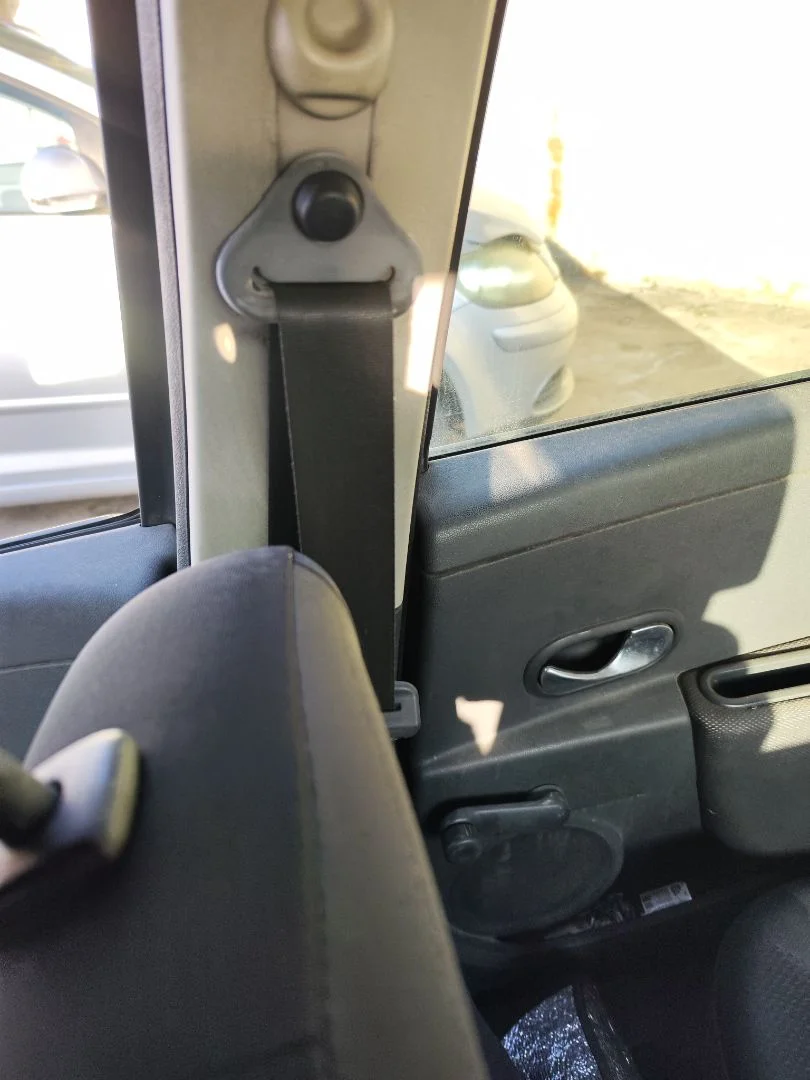 Foto de CINTURON SEGURIDAD DELANTERO IZQUIERDO RENAULT CLIO III 1.4 16V (98 CV / 72 KW)