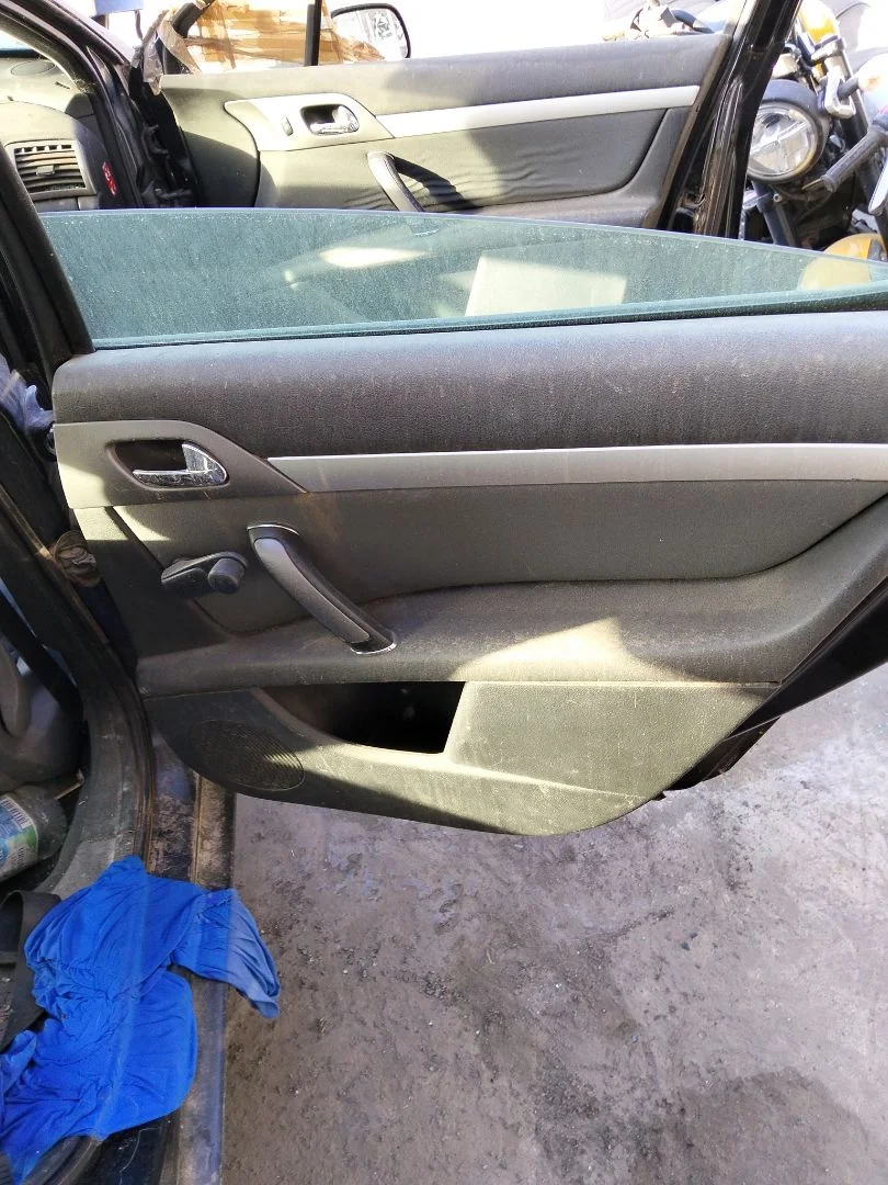 Foto de GUARNECIDO PUERTA TRASERA DERECHA PEUGEOT 407 1.6 HDi FAP CAT (9HZ / DV6TED4) (109 CV / 80 KW) referencia 9330PN