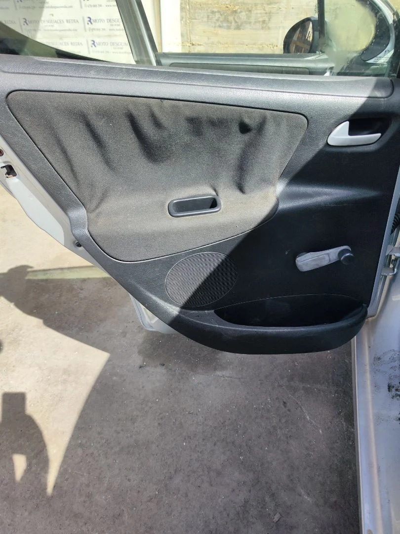 Foto de GUARNECIDO PUERTA TRASERA IZQUIERDA PEUGEOT 207 1.6 16V HDi (90 CV / 66 KW) referencia 9333ZW
