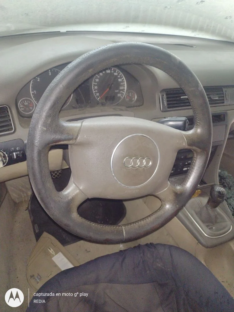 Foto de VOLANTE AUDI A6 BERLINA (4B2) 1.9 TDI (131 CV / 96 KW)